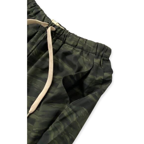 Darc Sport Men's Wolves Club Camo 15" Shorts With Inner Compression Liner Shorts - Picture 3 of 5
